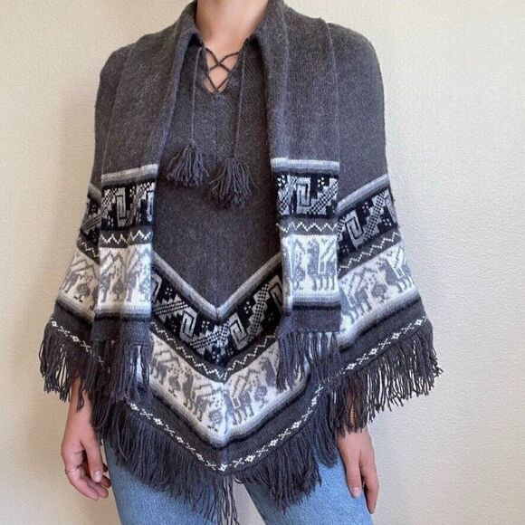 Womens Alpaca Blend Gray White Peruvian Geometric Shawl Cape Sweater Poncho Sz L - Picture 3 of 7